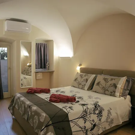 Romana Apartment *