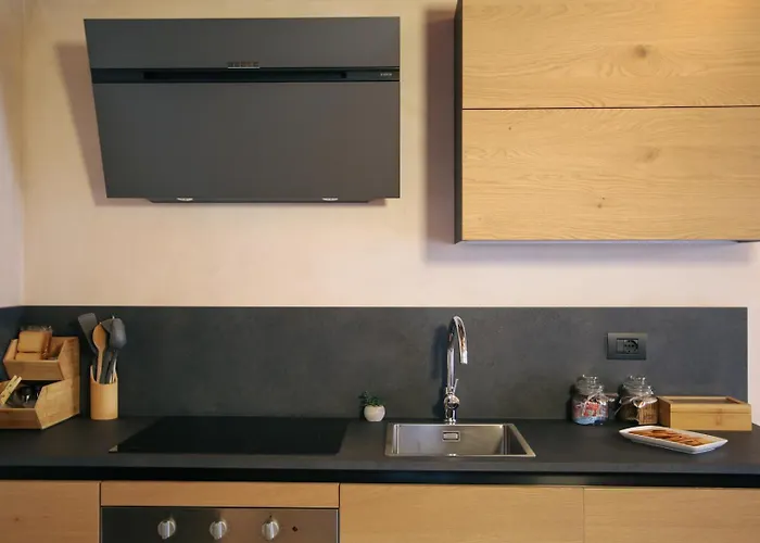 Romana * أَويستا