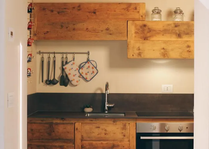 Romana * أَويستا