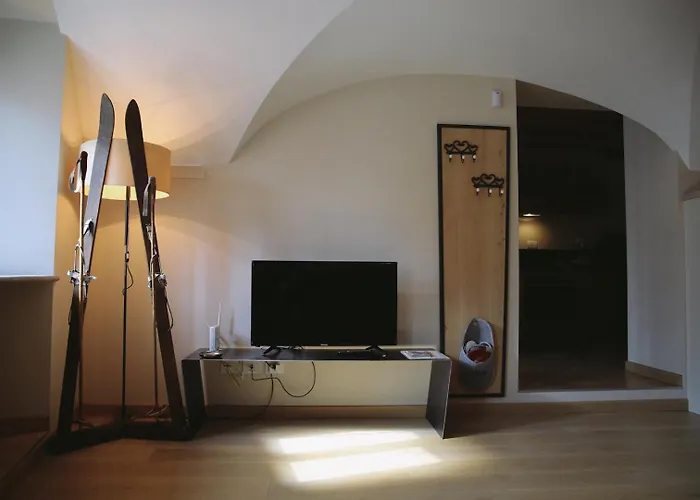 Romana أَويستا