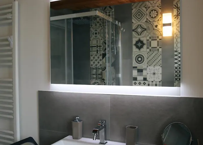 Romana * أَويستا